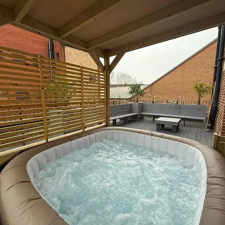 Hi Spec Victorian With Rooftop Hot Tub Apartmán Bristol