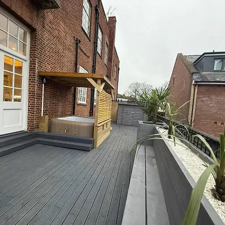 Hi Spec Victorian With Rooftop Hot Tub * Bristol