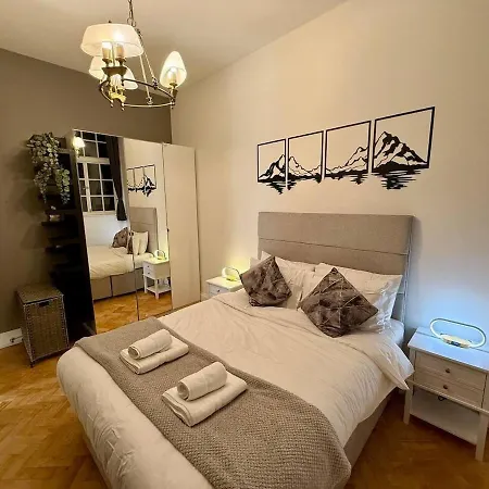 Hi Spec Victorian With Rooftop Hot Tub Apartmán