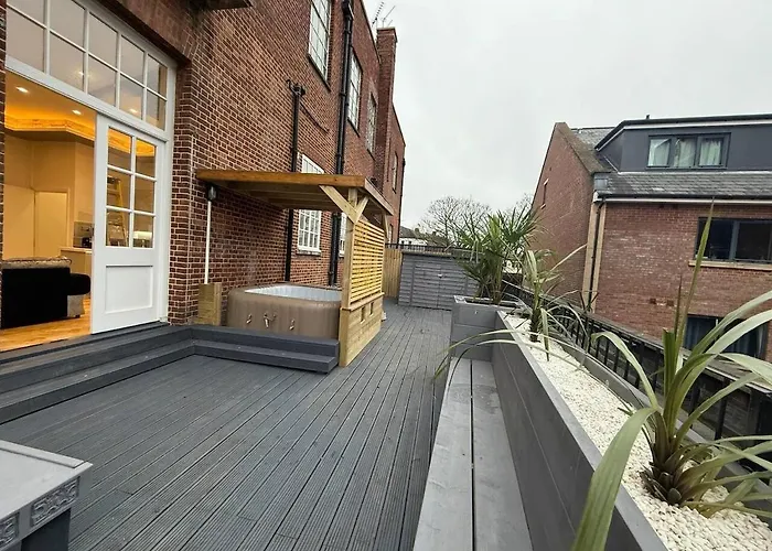 Hi Spec Victorian With Rooftop Hot Tub * 布里斯托