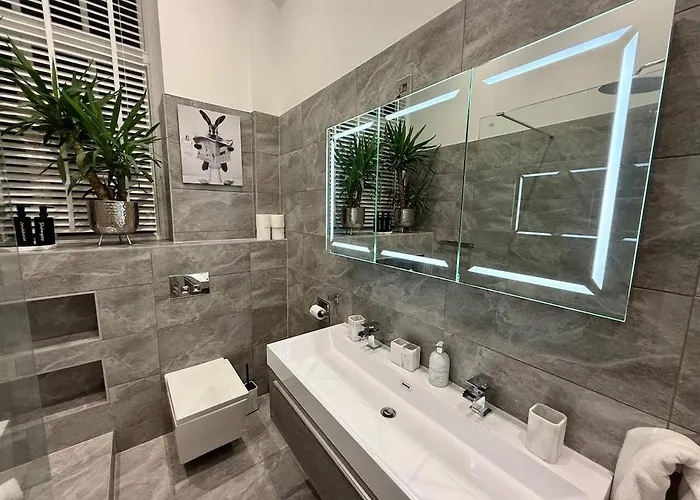 Apartment Hi Spec Victorian With Rooftop Hot Tub Bristol