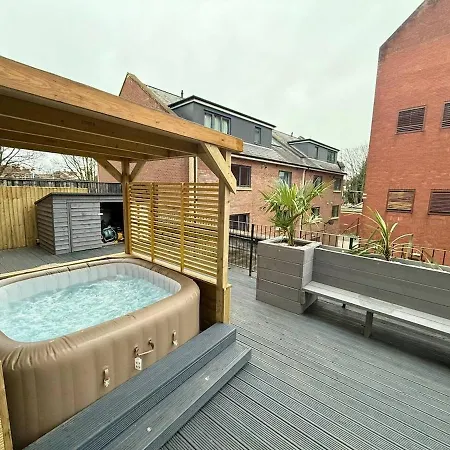 Lägenhet Hi Spec Victorian With Rooftop Hot Tub